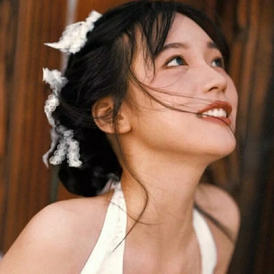 超火的女生真人微信头像 18张高清合集
