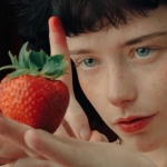 12张质感拉满的真人女生头像 小众又高级