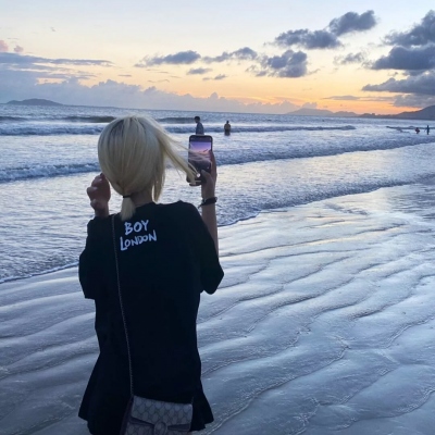 9张氛围感拉满！海边女生唯美气质真人头像合集