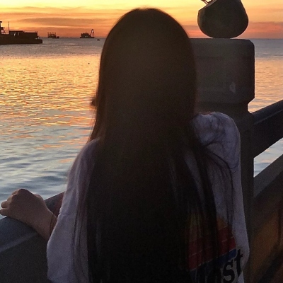 9张氛围感拉满！海边女生唯美气质真人头像合集