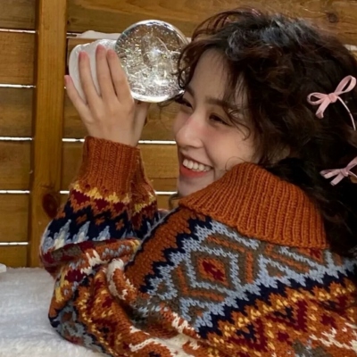 网络爆火的女生专属微信头像合集 共15张