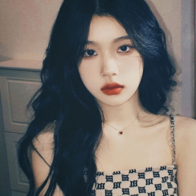 20张真人女生潮图头像合集 网感拉满的日常头像素材