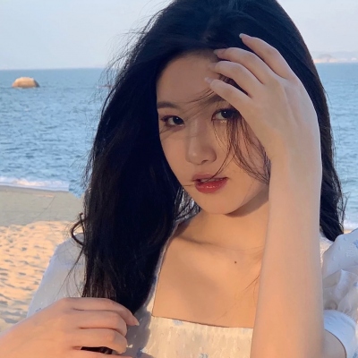 超火的霸气女生真人头像 9张合集