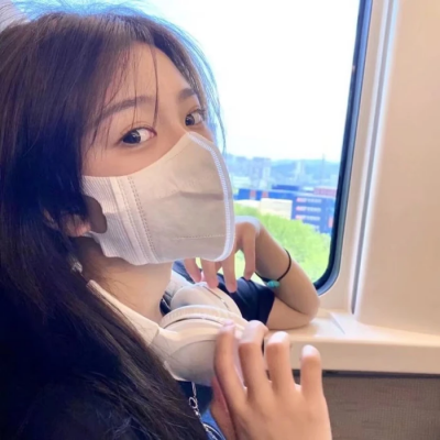 8月超适合用的清新干净女生头像，一共19张