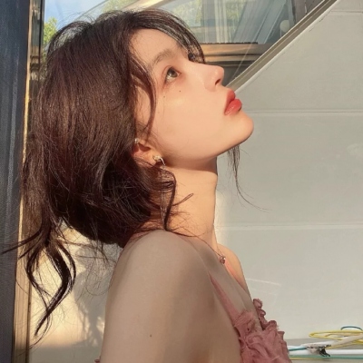 超火高清女生头像合集，一共14张好看又时髦