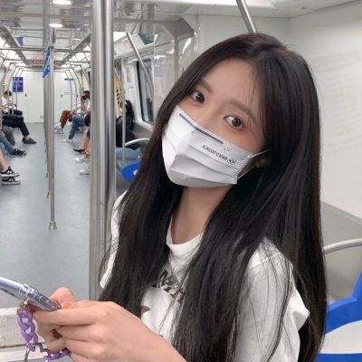 9张超仙真人女生头像，氛围感拉满