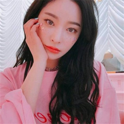 爆火的简约气质女生微信头像，一共10张