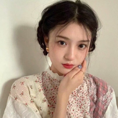 超火的女生真人微信头像 18张高清合集