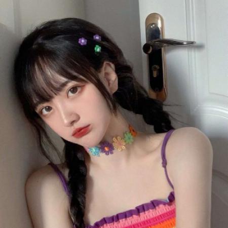 新款女生微信头像合集 共14张美女头像素材