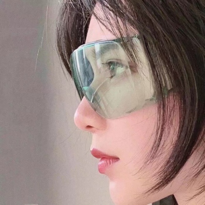 10张氛围感拉满的精致女生真人头像