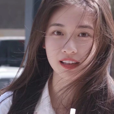 8月超适合用的清新干净女生头像，一共19张