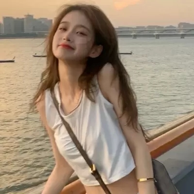 小红书爆火的真人女生头像 共17张