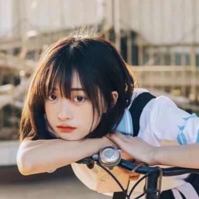 17张带旧胶片滤镜的真人女生头像 质感拉满