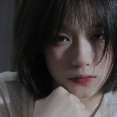 5月氛围感拉满的真人女生头像合集（6张）