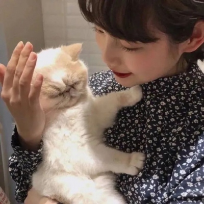 女生带宠物的头像合集来啦，一共6张