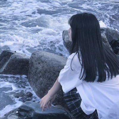 16张氛围感拉满！干净气质海边真人女生头像合集