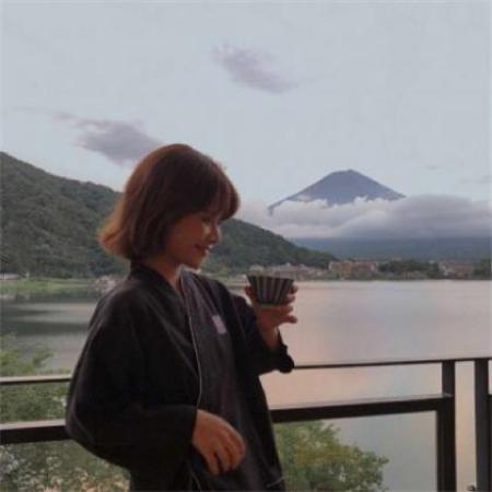 微信女生头像合集来啦！一共12张高清原图，分类在女生头像专区里，还有大图小图、方图圆图多种浏览模式可选。