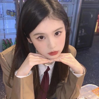 8张好看的露脸优质女生正脸头像合集