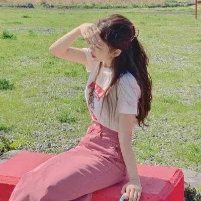 女生微信头像高清合集来啦！共20张最新款头像可供挑选。