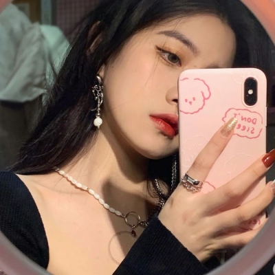 近期超火的真人女生头像合集，13张氛围感拉满