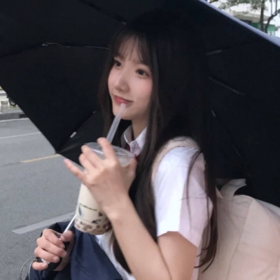 超火的女生真人微信头像 18张高清合集