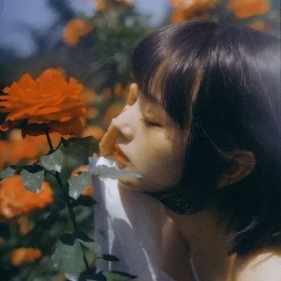 12张质感拉满的真人女生头像 小众又高级