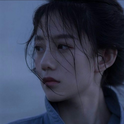 12张质感拉满的真人女生头像 小众又高级