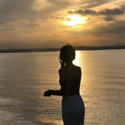 9张氛围感拉满！海边女生唯美气质真人头像合集