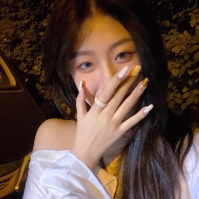 超火的真人女生微信头像 共13张高清图