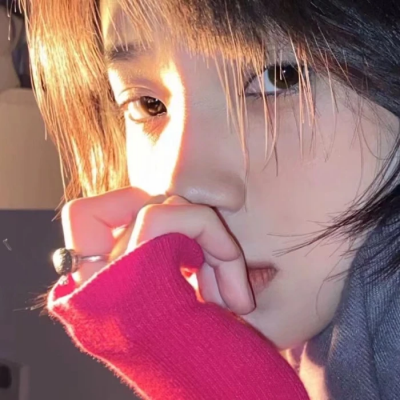 8月超适合用的清新干净女生头像，一共19张