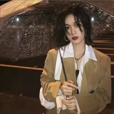 小红书爆火的真人女生头像 共17张