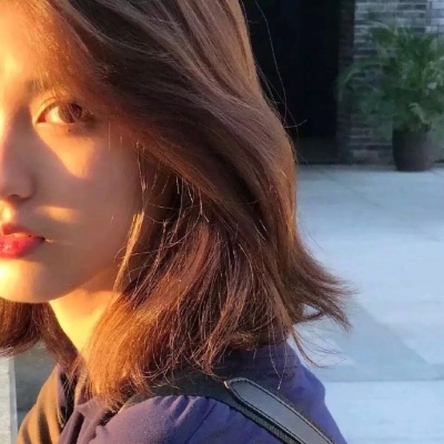 超火的女生真人微信头像 18张高清合集
