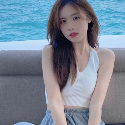 超火的女生真人微信头像 共20张