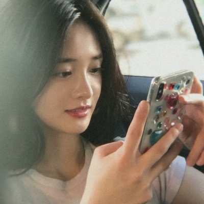 适合网恋用的超真实女生头像（13张）