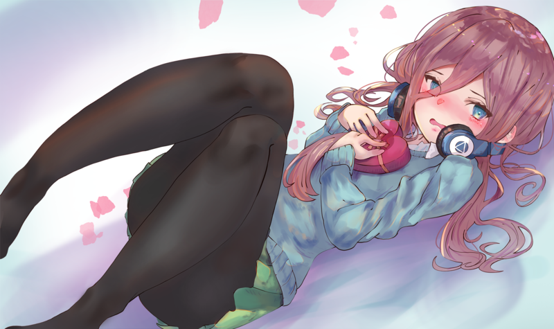 中野三玖绝美壁纸来啦！粉发蓝眼校服造型超心动