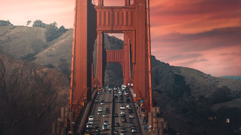 山间公路大桥与车流的4K高清壁纸合集