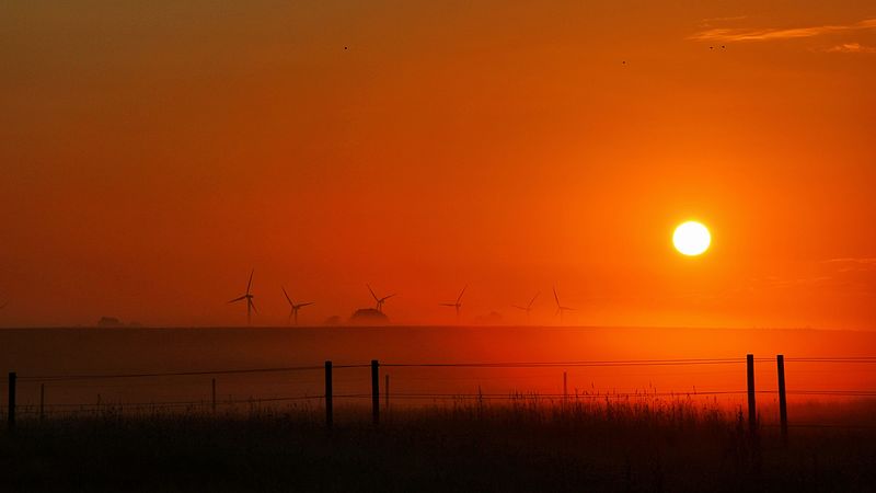 4K超清壁纸！黄昏落日下的田野风景