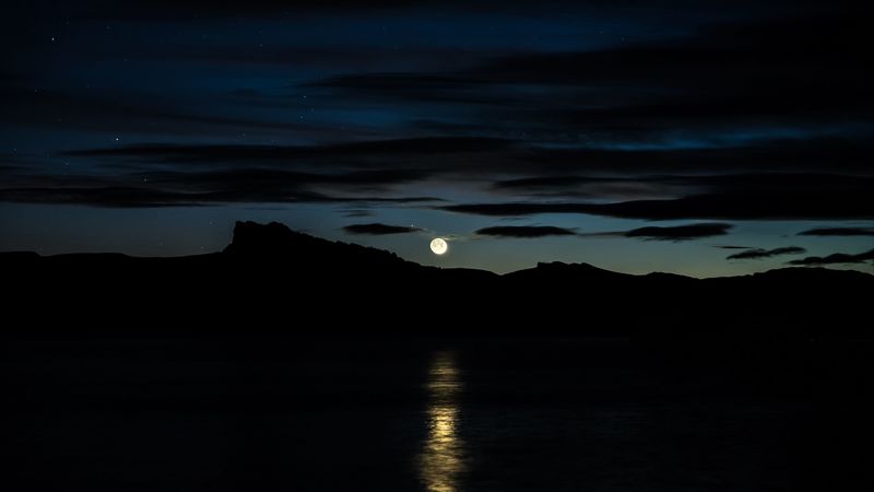 绝美山河月夜壁纸 4K高清版