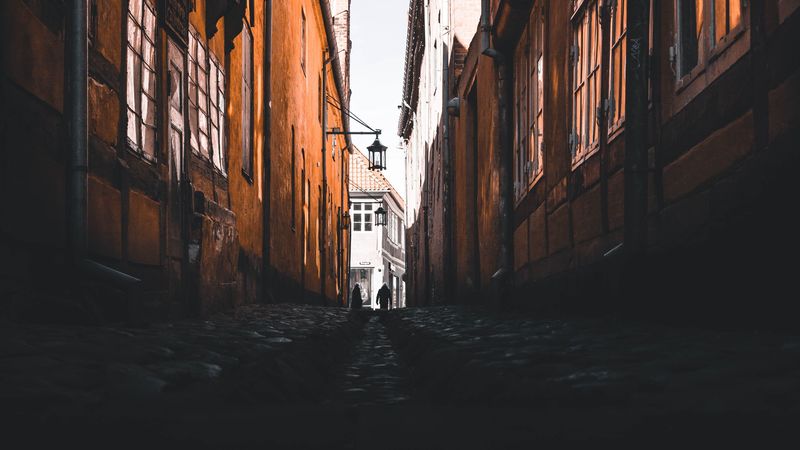 老巷旧楼城景氛围感壁纸