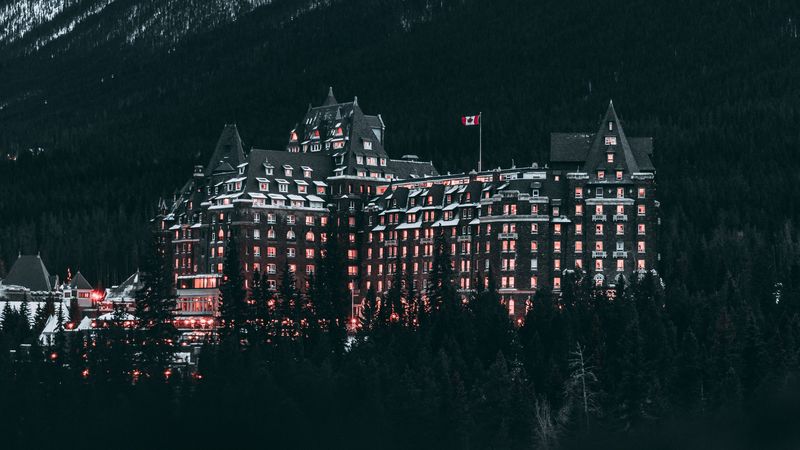 加拿大冬日雪山城堡绝美4K壁纸