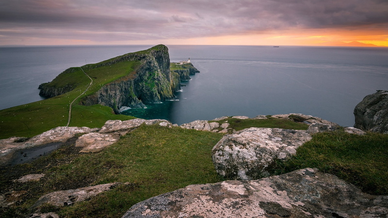 苏格兰天空岛奈斯特角灯塔绝美海岸壁纸