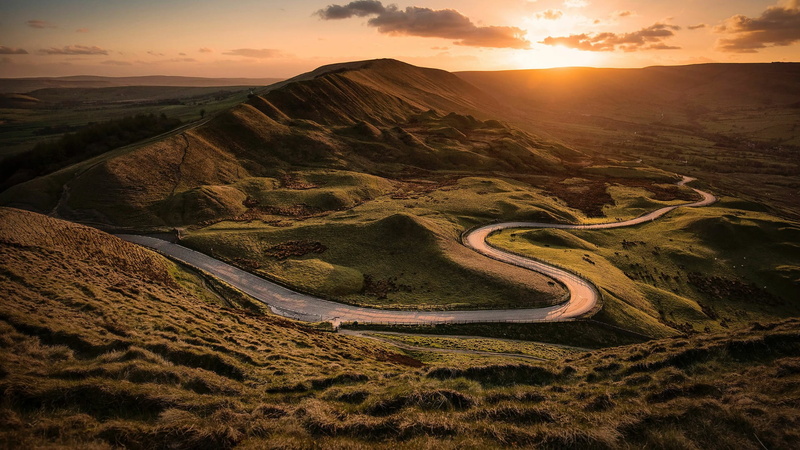 绝美山野傍晚弯道 随手截都能当壁纸的治愈风景