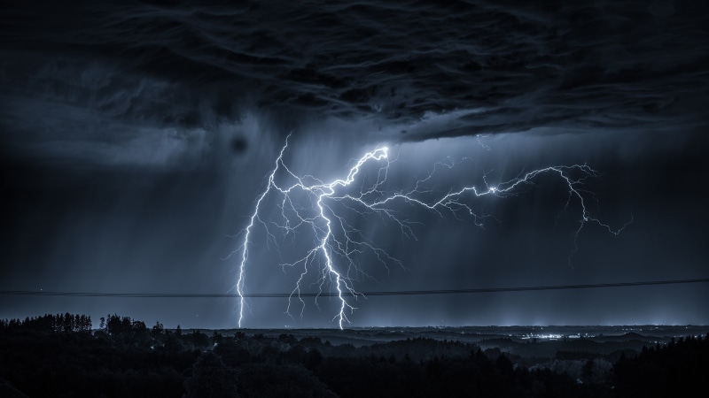 绝美雷暴夜景壁纸