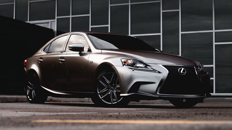 这款棕金属色雷克萨斯RX侧视图 4K高清壁纸