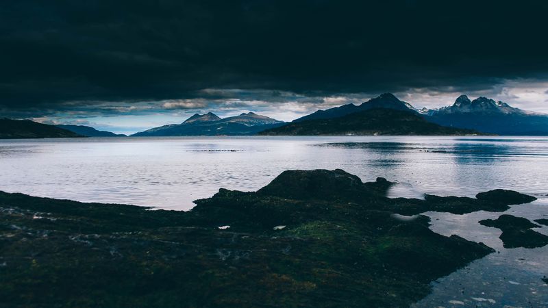 深夜山海岸4K壁纸