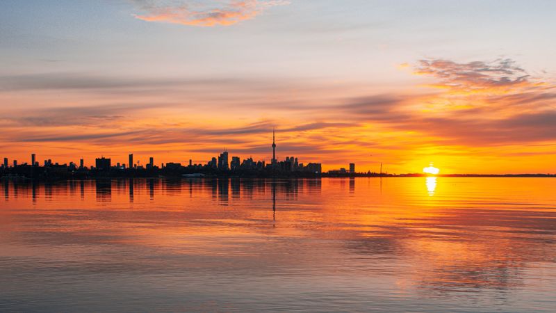 绝美的落日滨海城景 4K高清壁纸