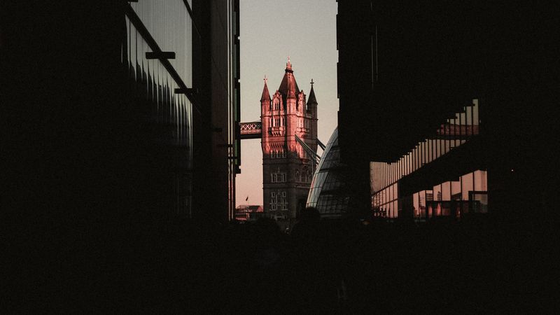 深夜霓虹赛博城壁纸