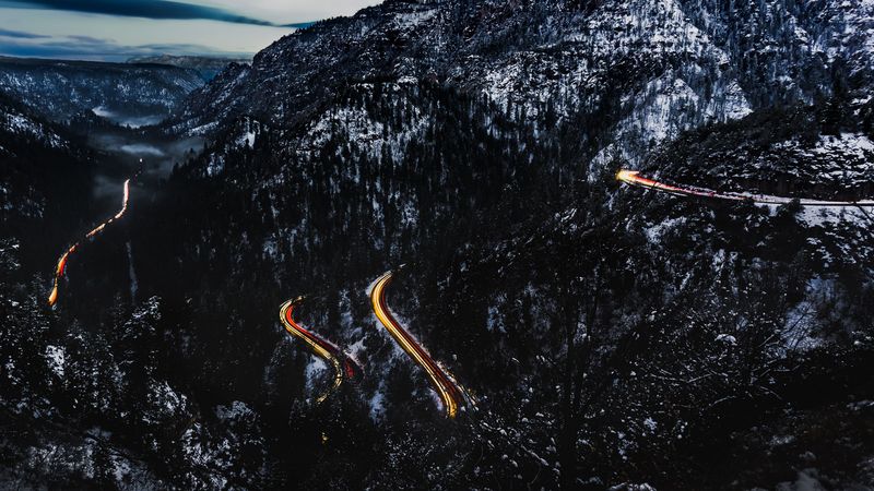 绝美雪山公路光影壁纸