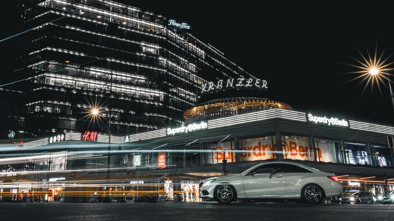 深夜都市街景4K壁纸