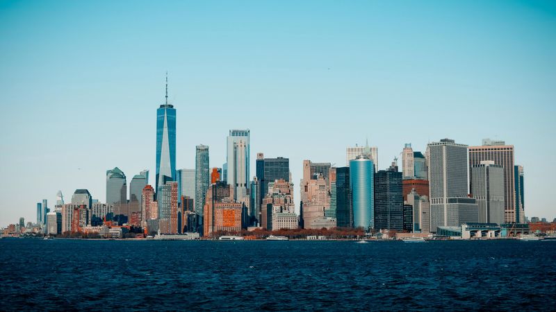 城市高塔水景大都会 4K高清壁纸